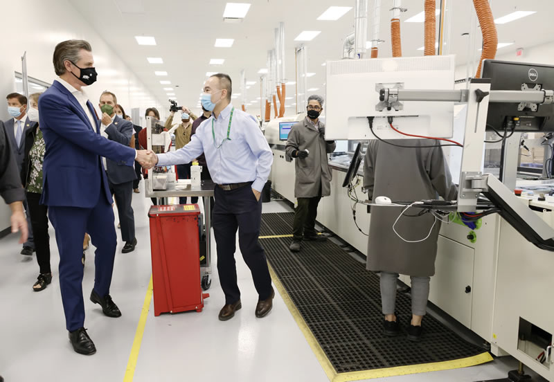 Governor Newsom tours the new Bloom Energy Fremont Manufacturing Plant and meets employees.